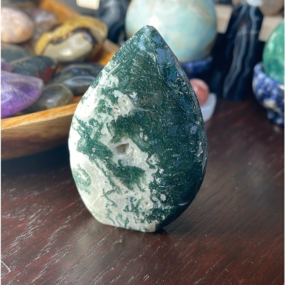 Moss Agate Teardrop Carving Druzy mountain Freeform crystal green white